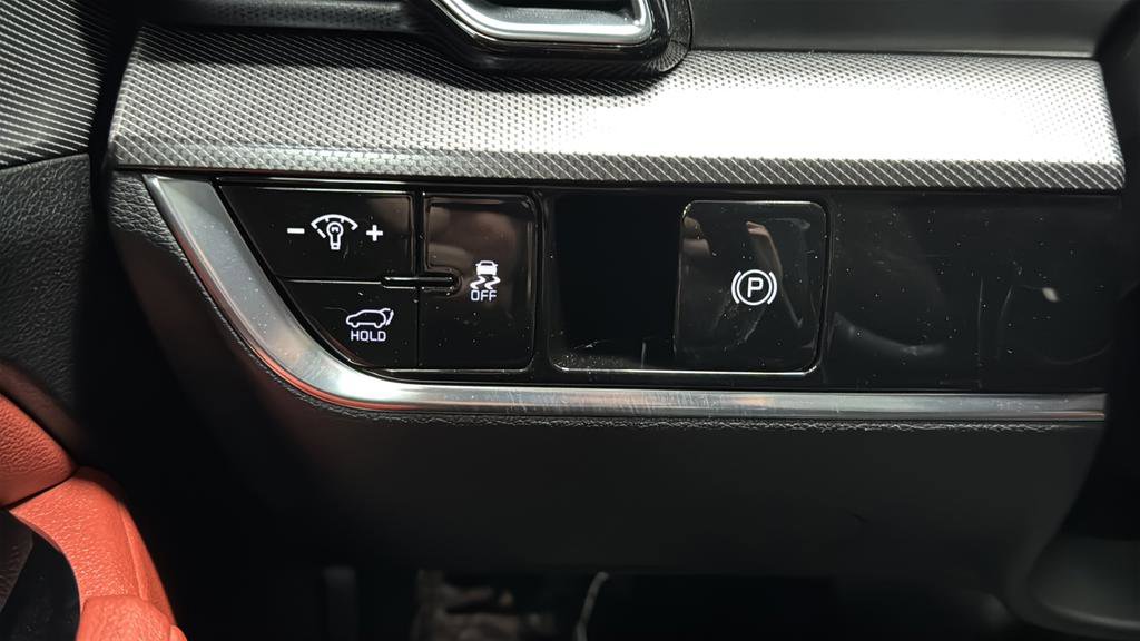 Used 2025 Kia Sportage SX image 38