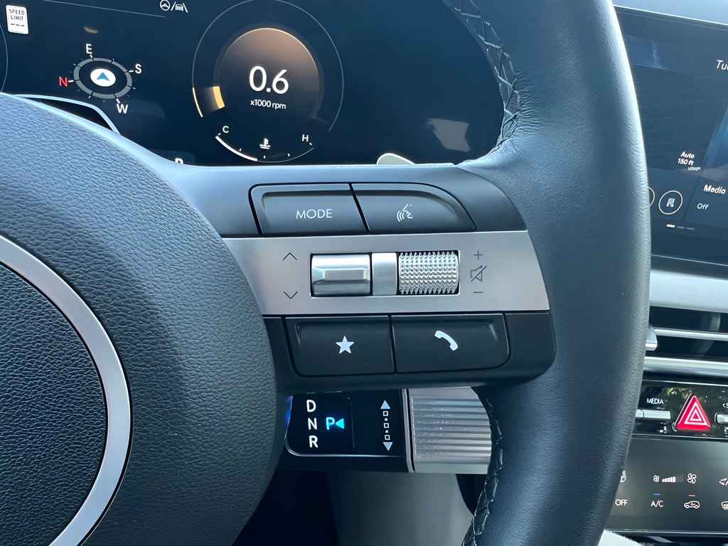 Certified 2025 Hyundai Tucson Limited FWD image 23