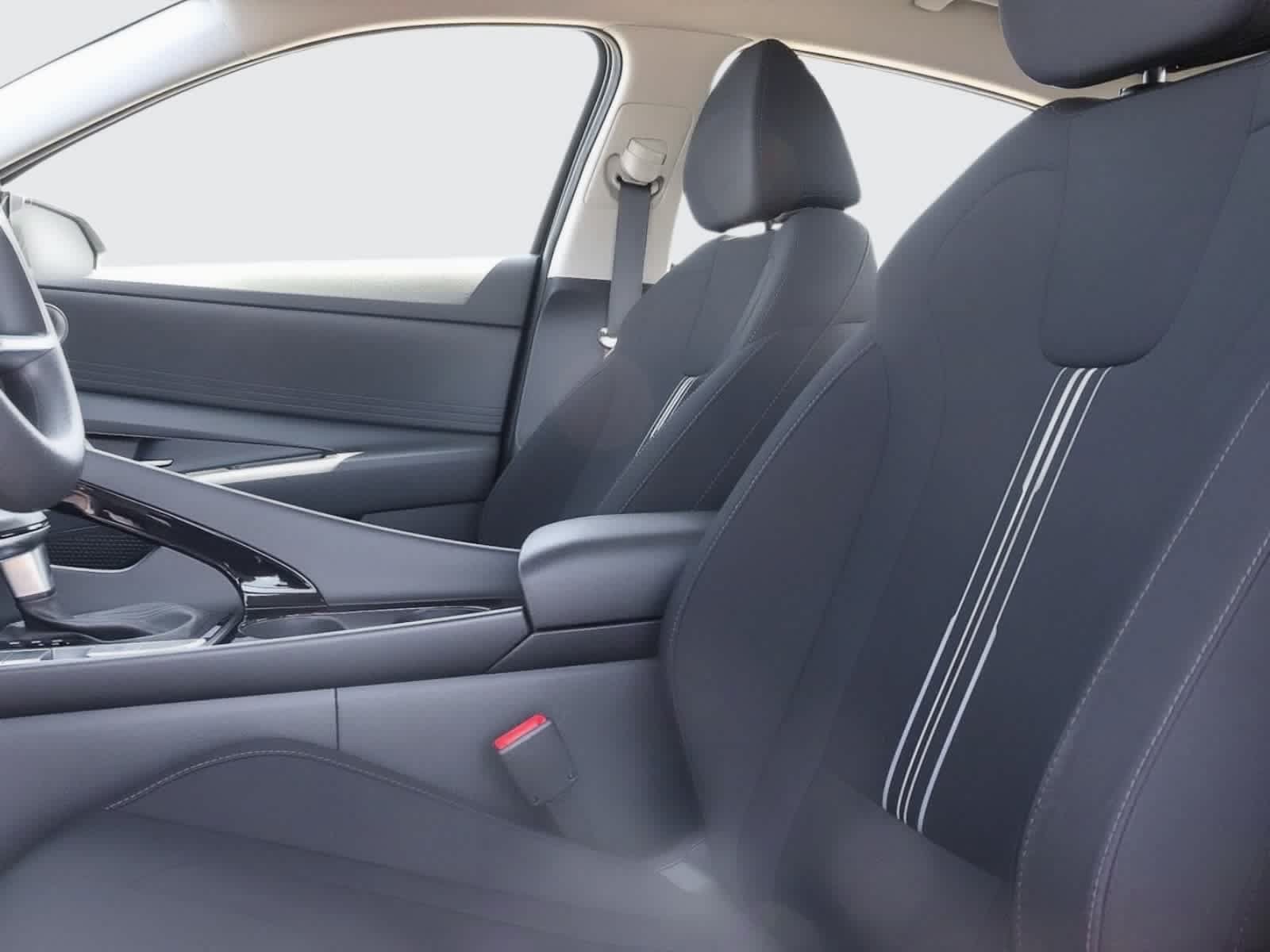 Used 2025 Hyundai Elantra Hybrid FWD image 27