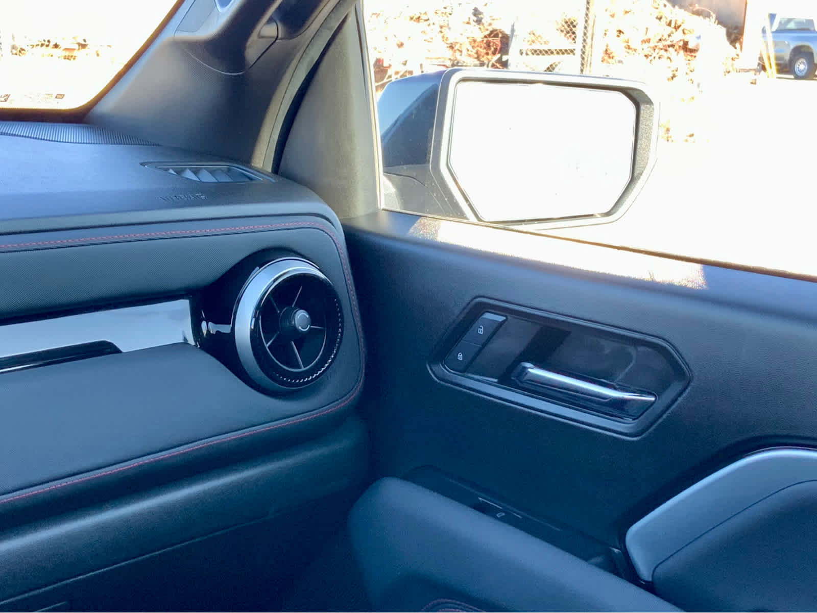 Used 2024 Chevrolet Colorado Z71 w/ Z71 Convenience Package 2 image 40