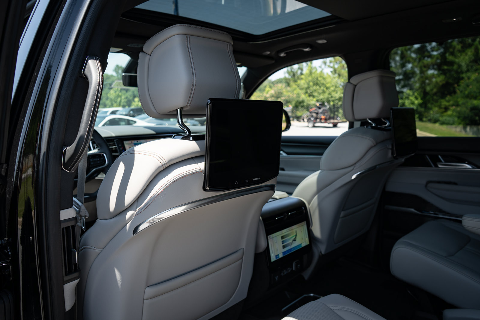 New 2026 Jeep Grand Wagoneer Summit w/ Rear Seat Video Group I AWD/4WD image 35