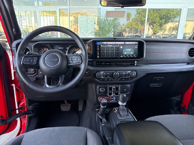 Used 2025 Jeep Wrangler Unlimited Rubicon w/ Convenience Group AWD/4WD image 13