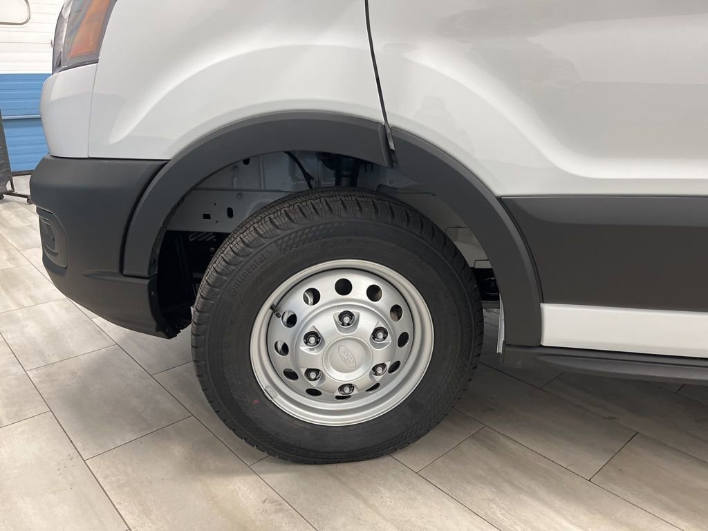 New 2025 Ford Transit 250 148 Medium Roof Extended AWD image 32
