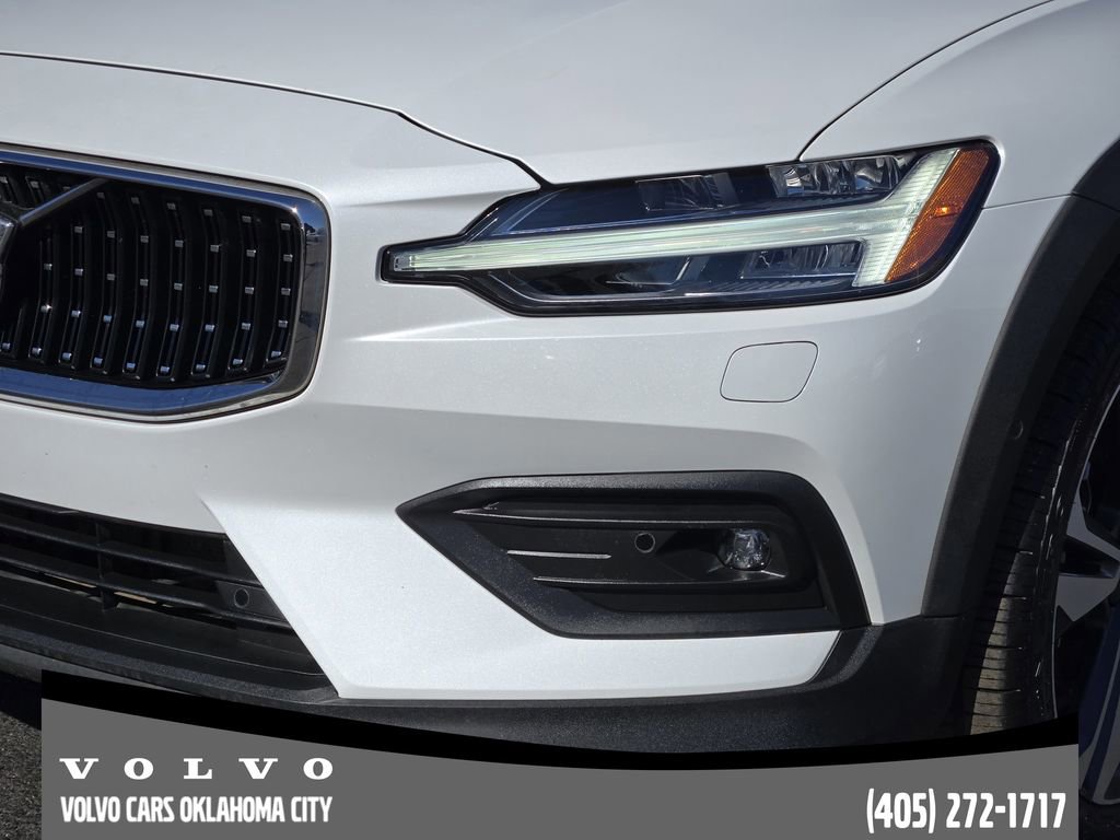 Certified 2024 Volvo V60 B5 Cross Country Plus w/ Protection Package Premier image 8