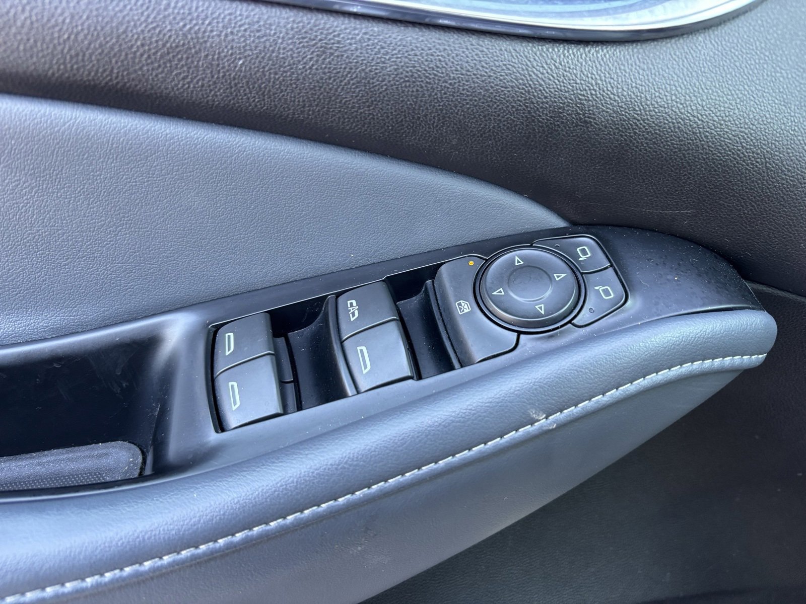 Used 2022 Buick Enclave Essence w/ LPO, Cargo Package image 17