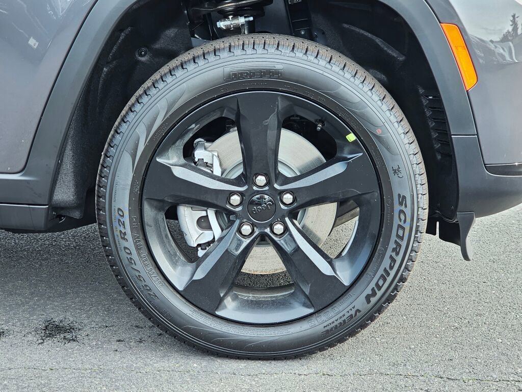 New 2025 Jeep Grand Cherokee L Limited w/ Black Appearance Package image 10