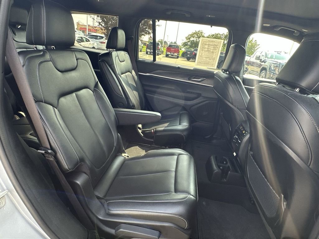 Used 2024 Jeep Grand Cherokee L Limited w/ Luxury Tech Group II image 28