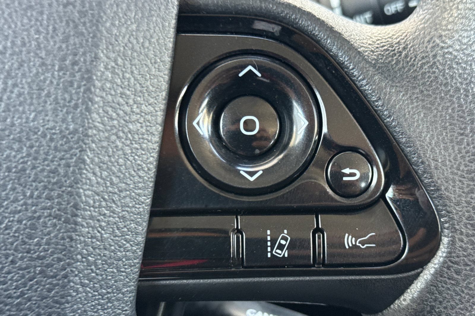 Used 2019 Toyota Prius LE w/ Preferred Accessory Package AWD/4WD image 26