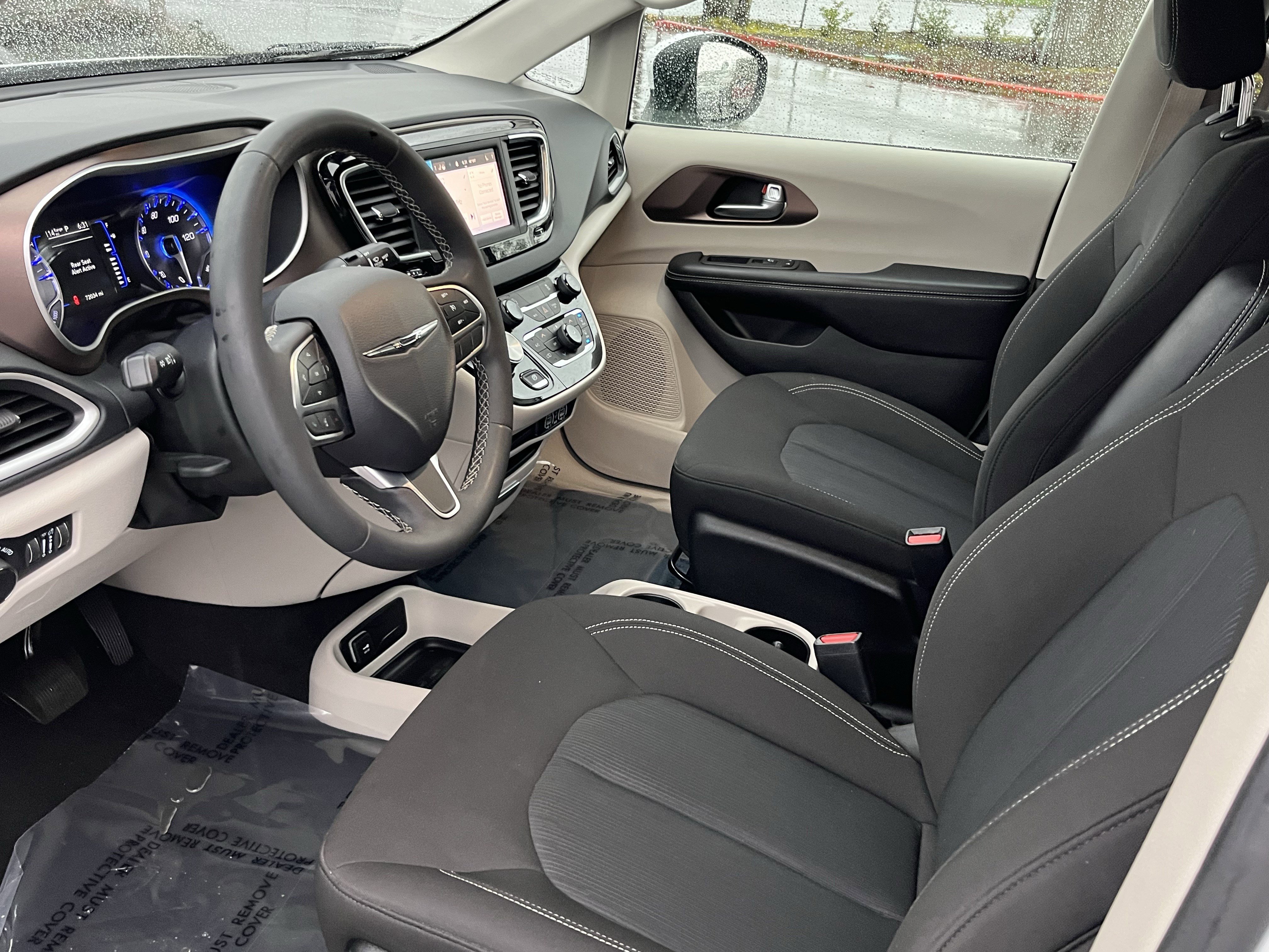 Used 2023 Chrysler Voyager LX image 9