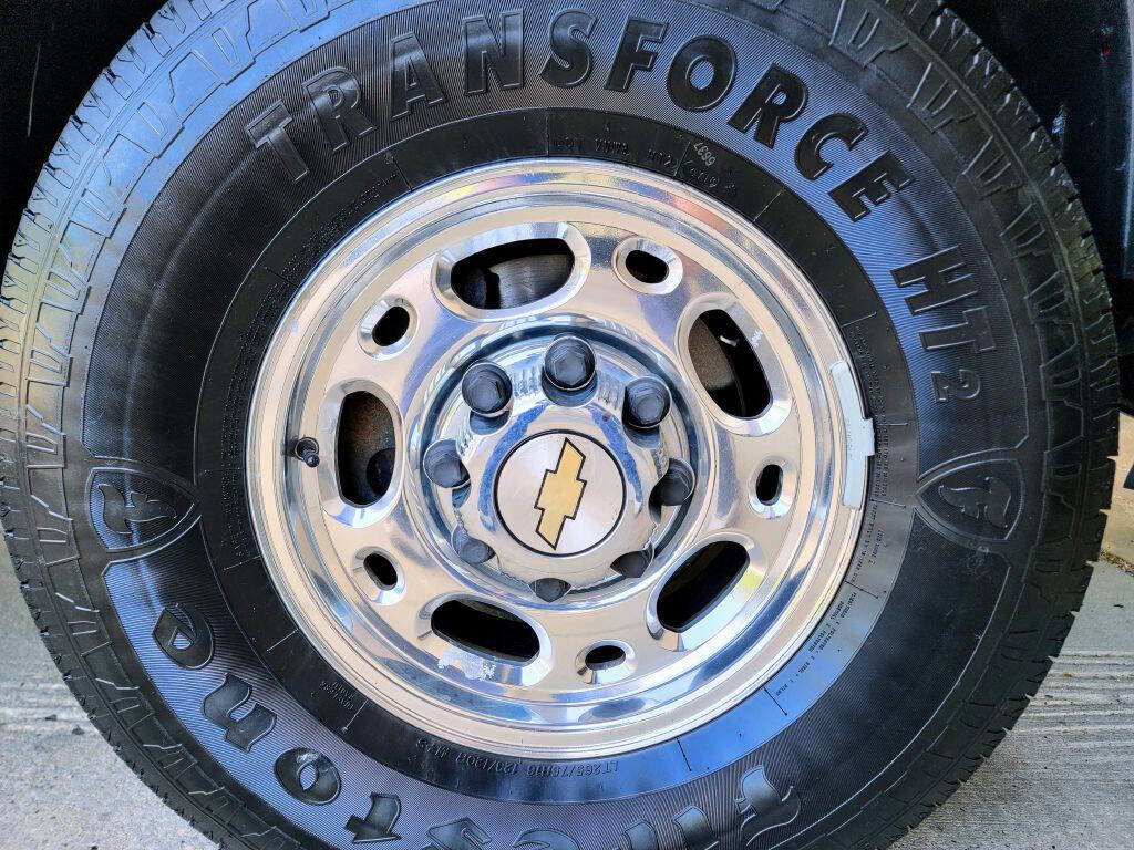 Used 2002 Chevrolet Silverado 2500 LS w/ Off-Road Skid Plate Pkg AWD/4WD image 4