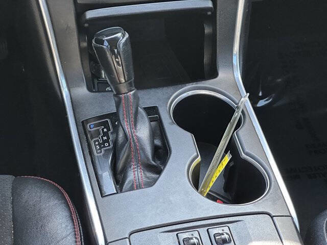 Used 2015 Toyota Camry XSE image 15