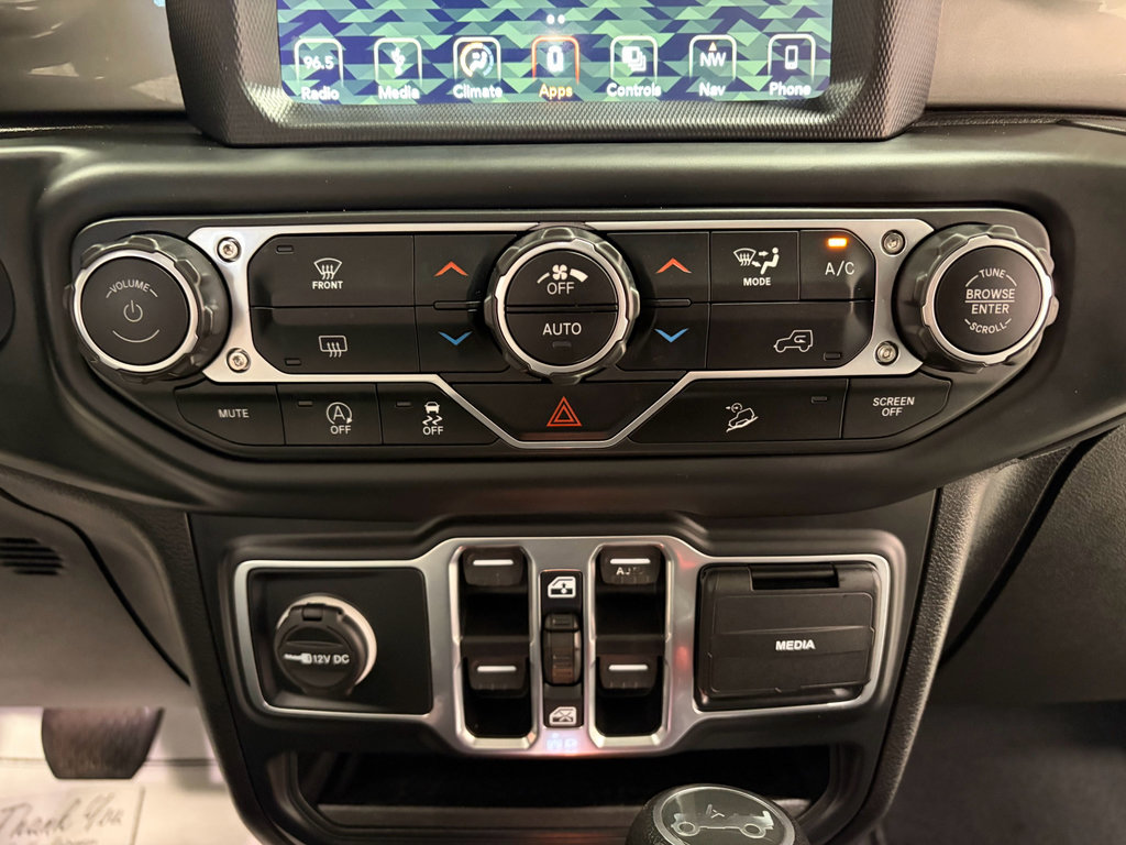 Used 2018 Jeep Wrangler Unlimited Sahara w/ Uconnect 4C Nav & Sound Group image 16