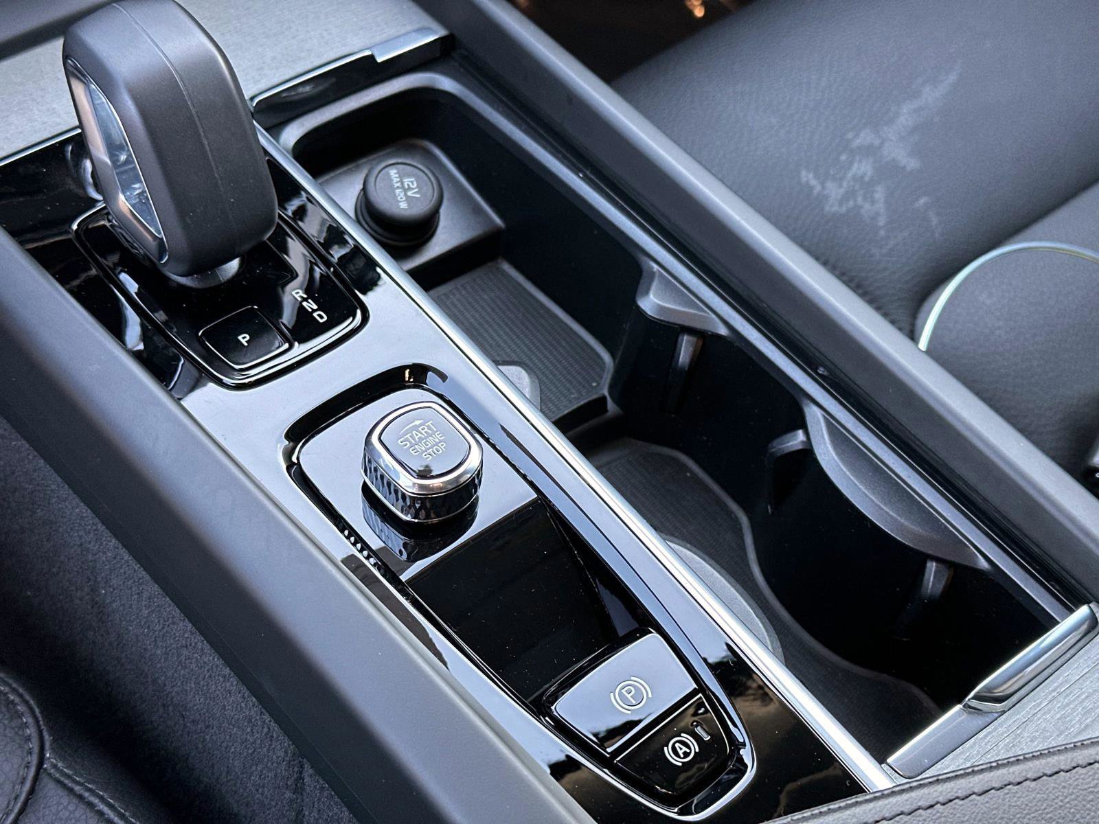 Certified 2025 Volvo XC60 B5 Plus image 25