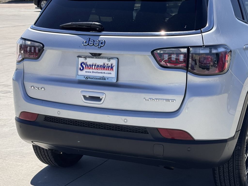Used 2025 Jeep Compass Limited image 6