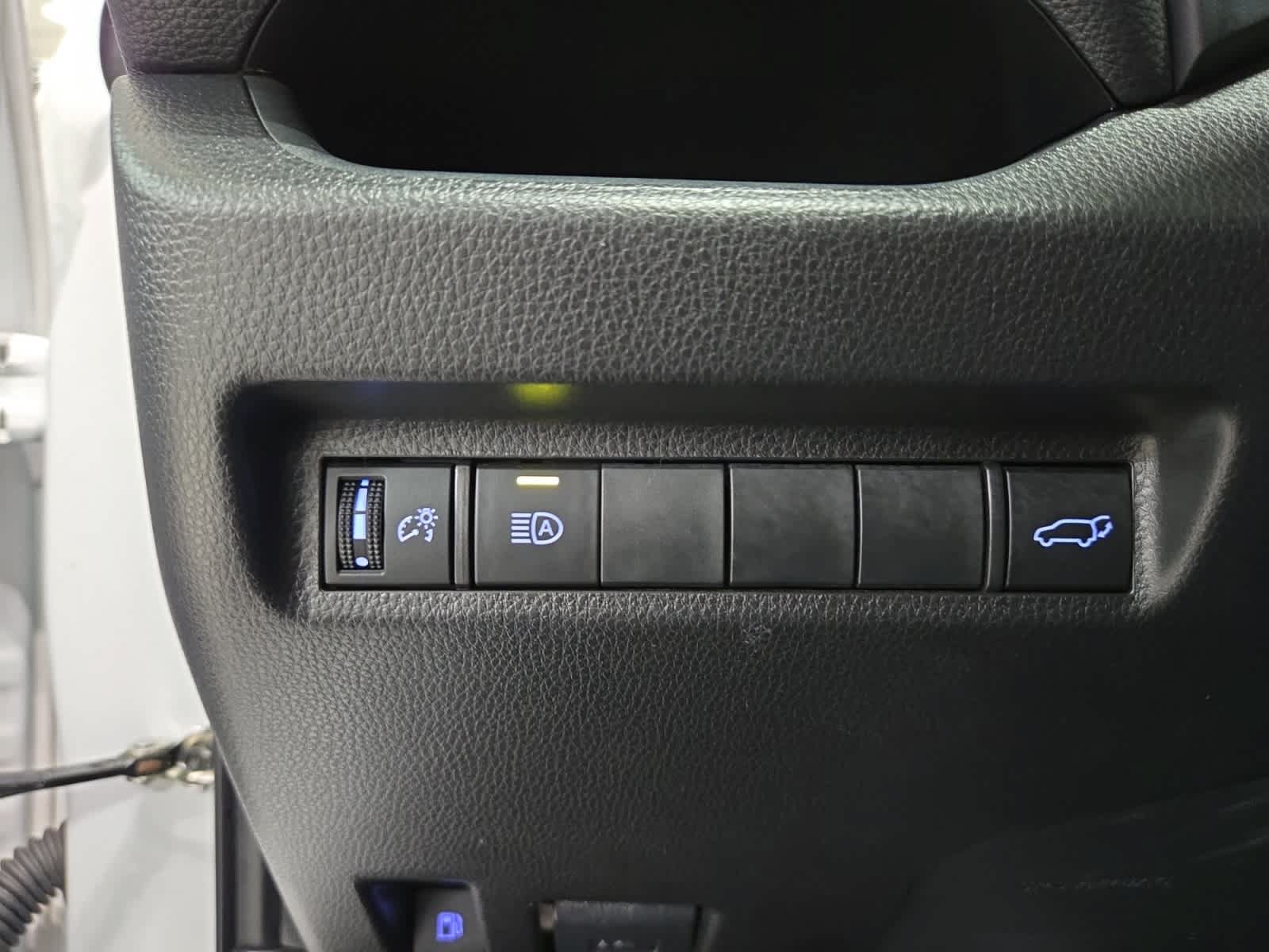 Used 2022 Toyota RAV4 SE w/ Carpet Mat Package (TMS) AWD/4WD image 28