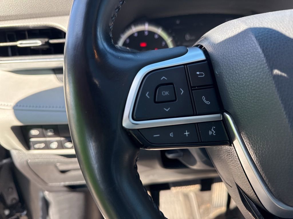 Used 2022 Toyota Highlander Platinum image 11