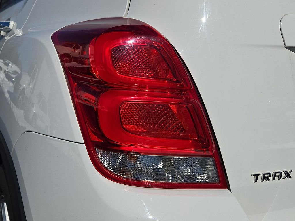 Used 2018 Chevrolet Trax LT w/ LT Convenience Package image 10