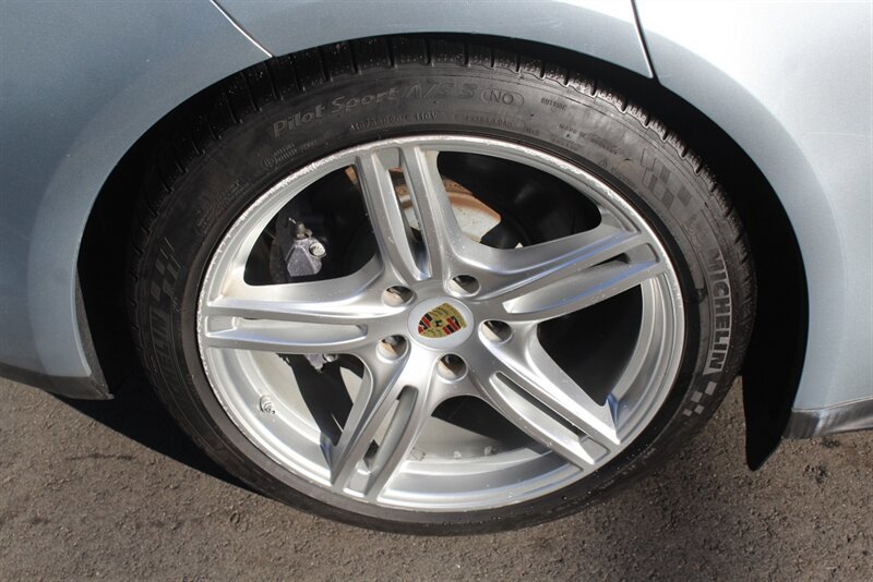 Used 2018 Porsche Panamera 4 AWD/4WD image 27