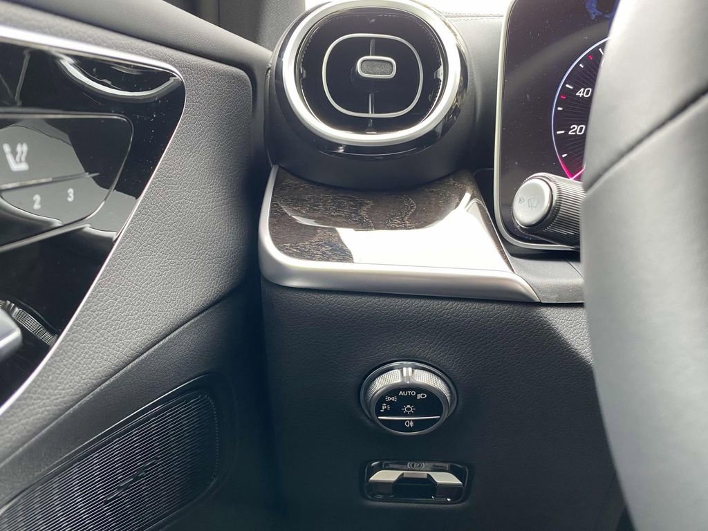Certified 2025 Mercedes-Benz GLC 300 4MATIC image 26