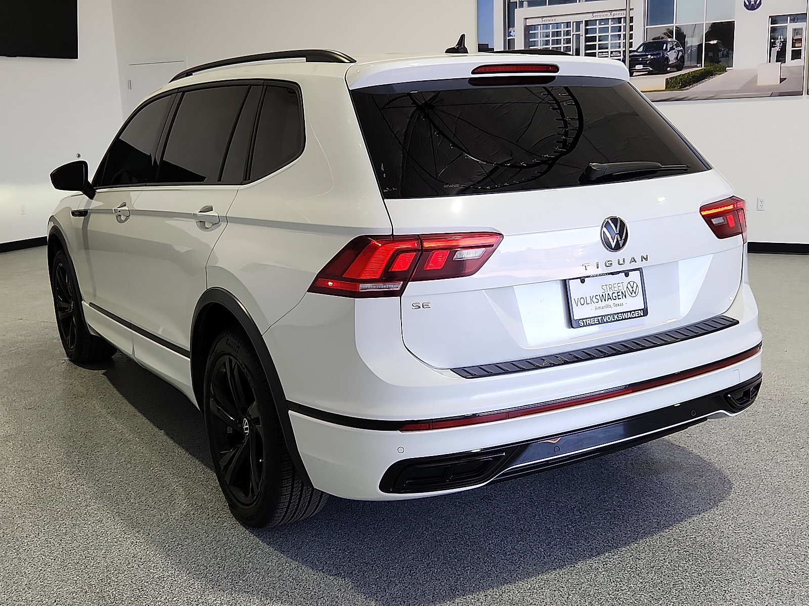 Certified 2023 Volkswagen Tiguan SE R-Line FWD image 4