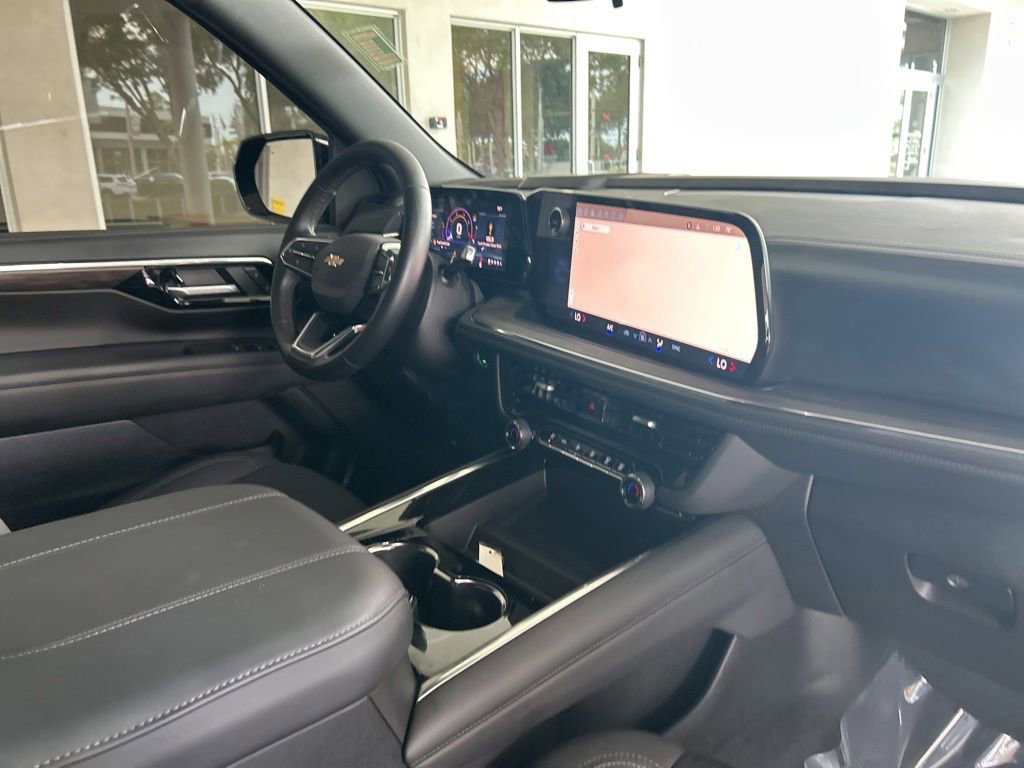 Used 2025 Chevrolet Suburban LS RWD image 22