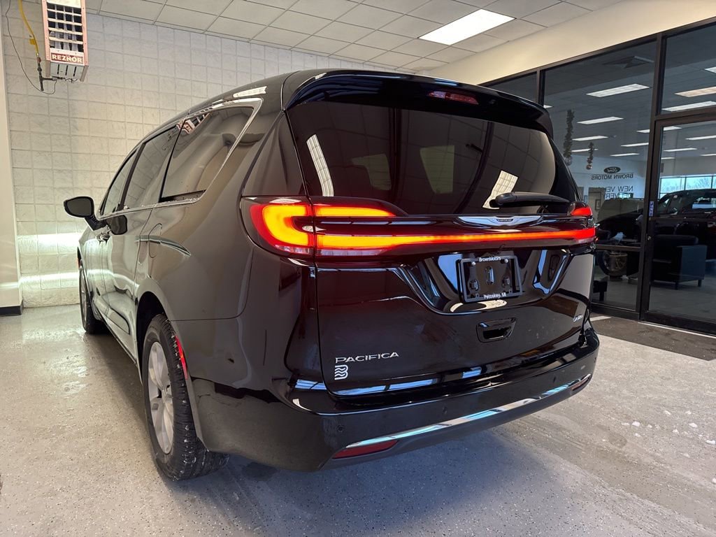 New 2026 Chrysler Pacifica Select image 16