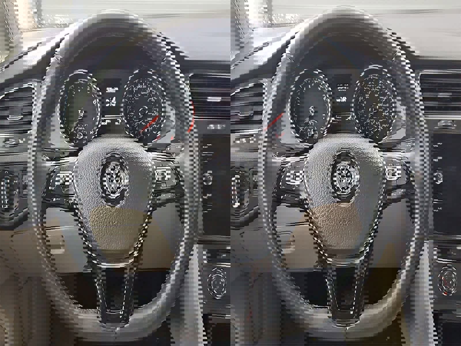 Used 2019 Volkswagen Golf SE w/ Driver Assistance Package image 24