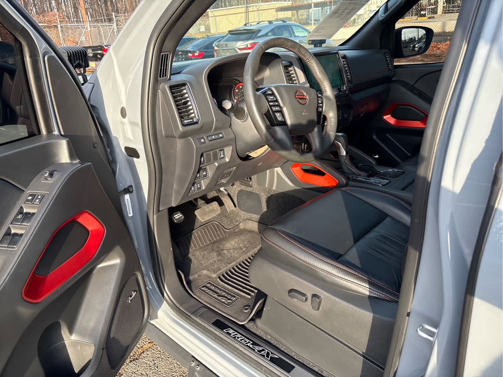 Used 2023 Nissan Frontier PRO-4X w/ Pro-4X Premium Package image 14