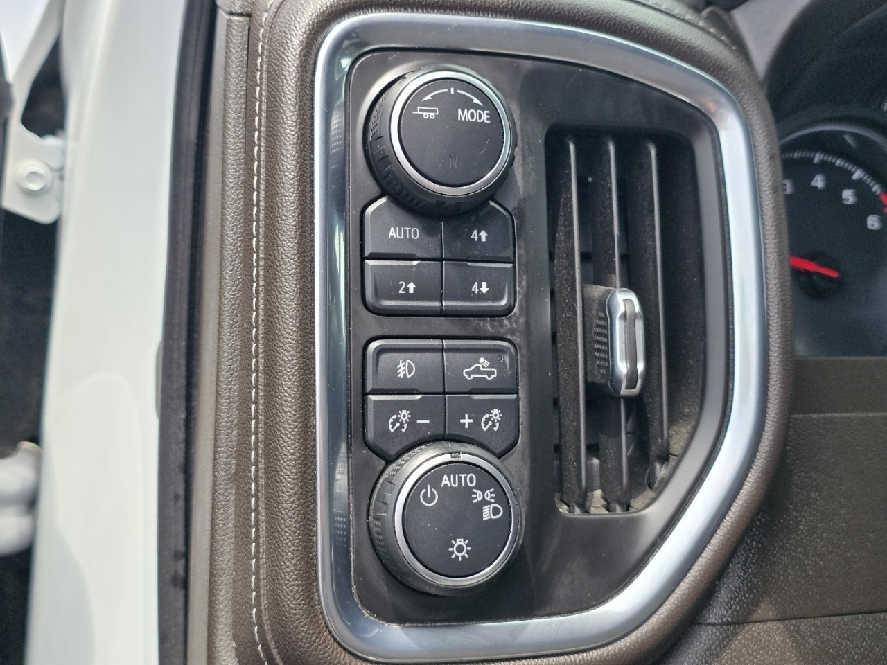 Used 2020 Chevrolet Silverado 1500 LT Trail Boss AWD/4WD image 6
