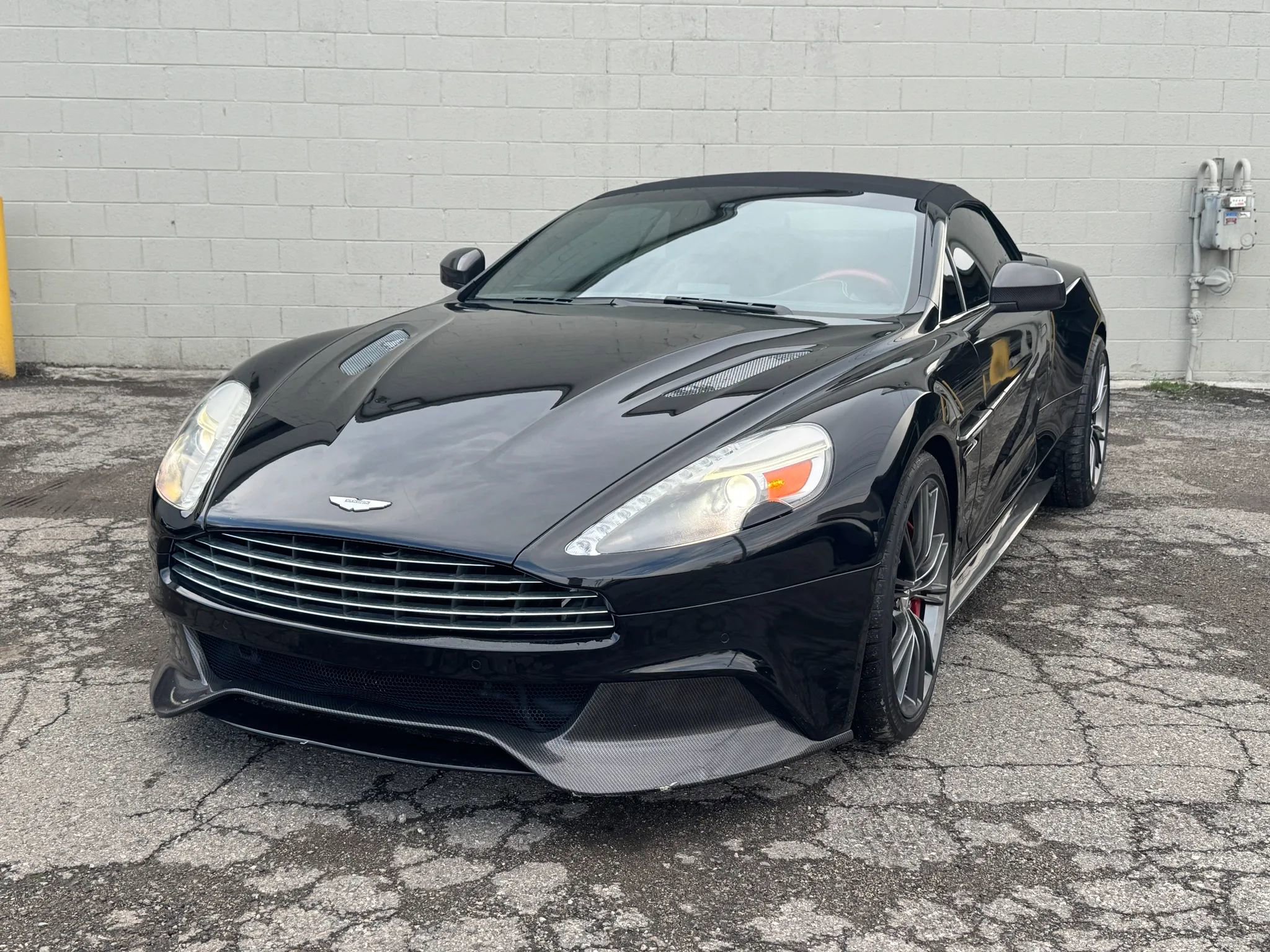 Used 2014 Aston Martin Vanquish Volante RWD image 3