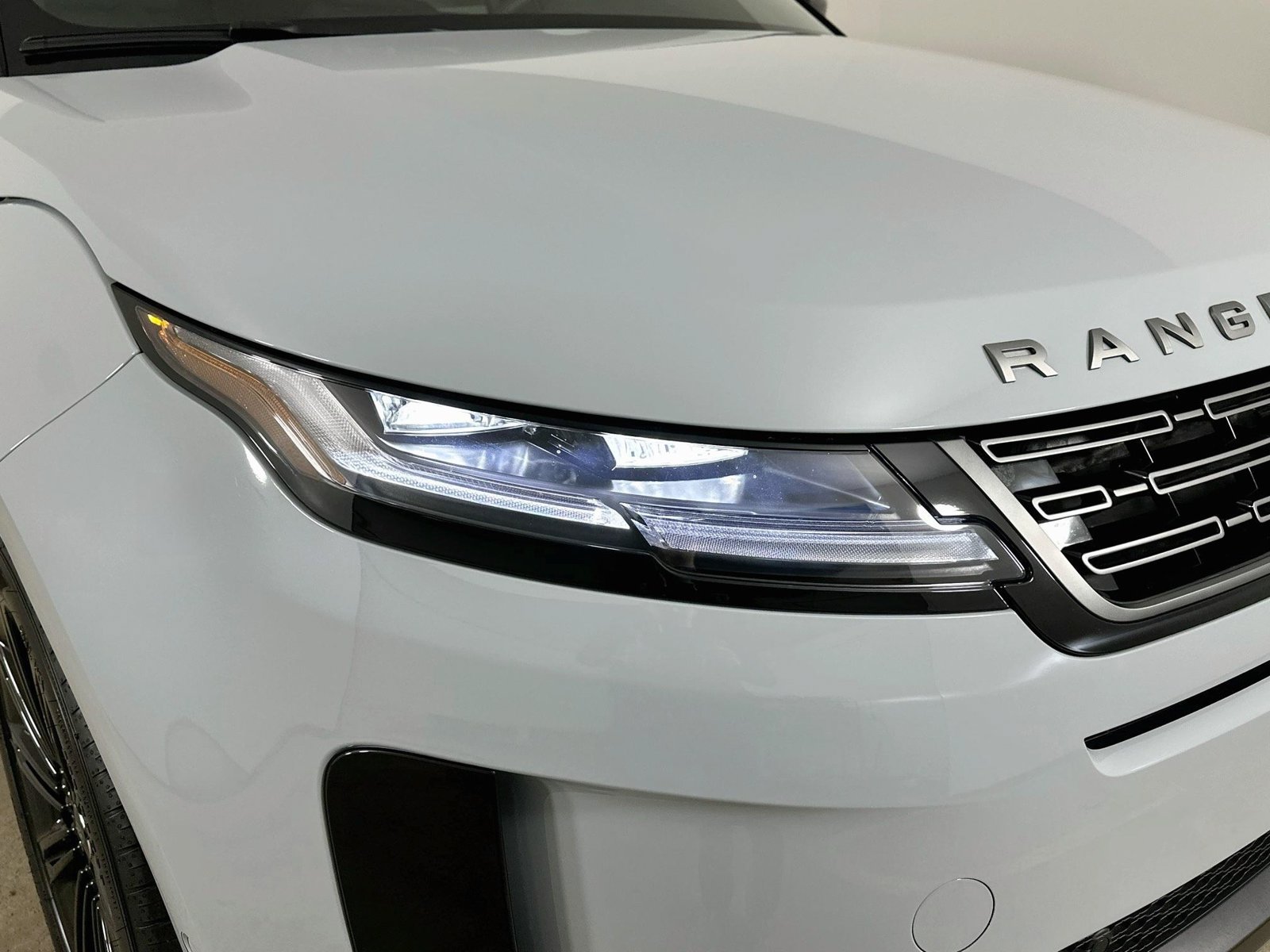 New 2026 Land Rover Range Rover Evoque S AWD/4WD image 9