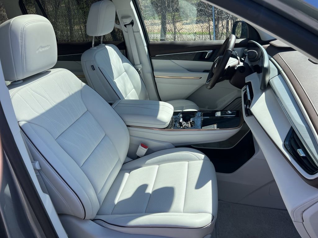 Certified 2025 Buick Enclave Avenir w/ Super Cruise Package FWD image 44