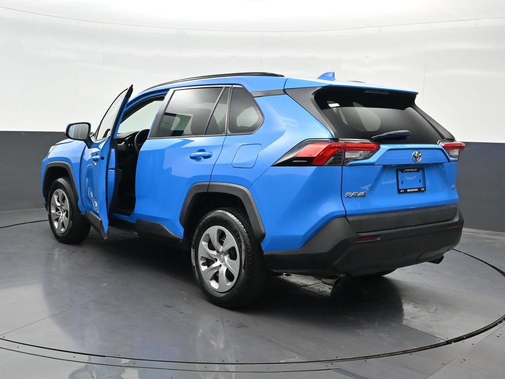 Used 2020 Toyota RAV4 LE FWD image 3