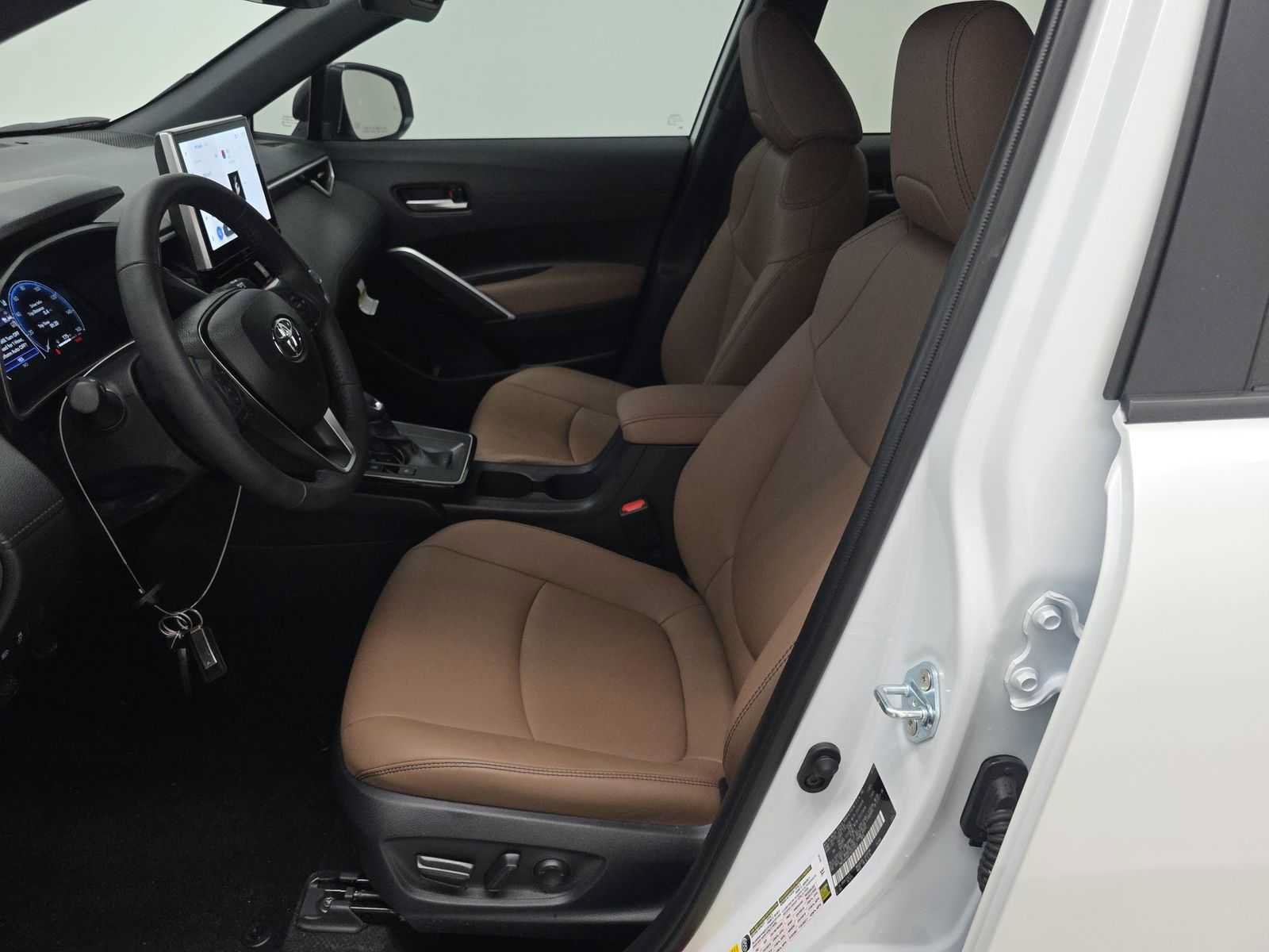Used 2026 Toyota Corolla Cross XLE FWD image 4