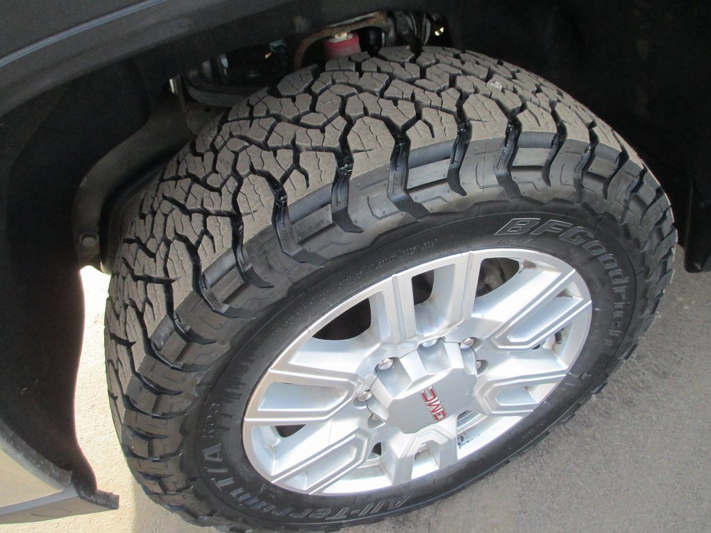 Used 2023 GMC Sierra 3500 SLT w/ SLT Premium Package image 12