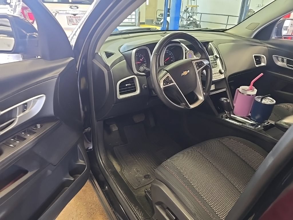 Used 2017 Chevrolet Equinox LT w/ Convenience Package FWD image 6