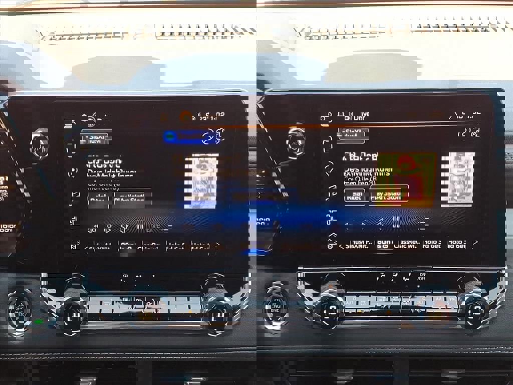 Used 2024 Chevrolet Colorado LT w/ LT Convenience Package image 24