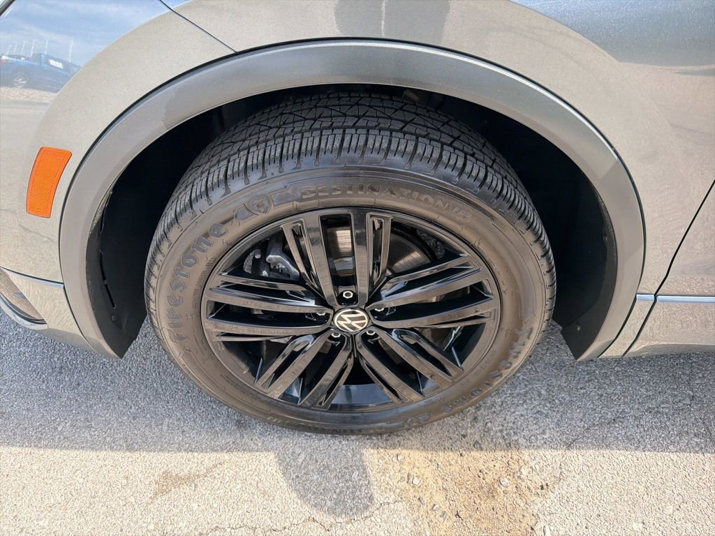 Used 2022 Volkswagen Tiguan SE R-Line AWD/4WD image 9