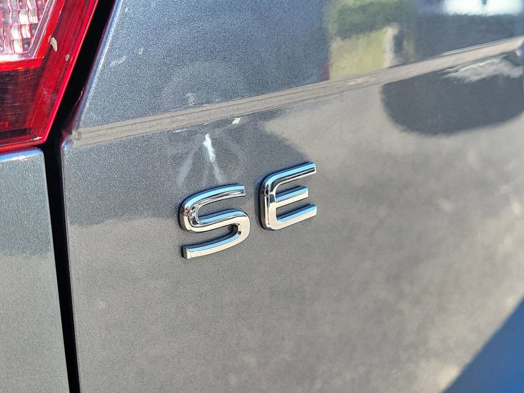 Used 2023 Volkswagen Tiguan SE R-Line FWD image 5