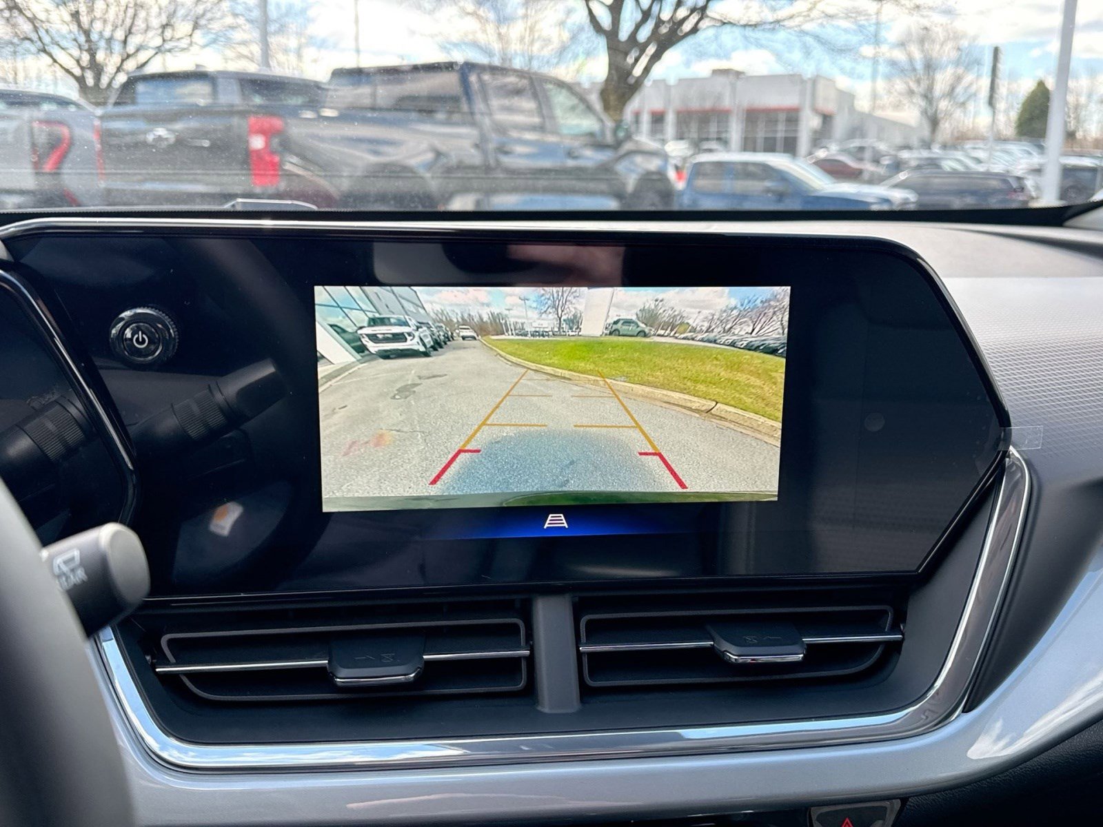 New 2026 Chevrolet Trax LT w/ Driver Confidence Package image 16