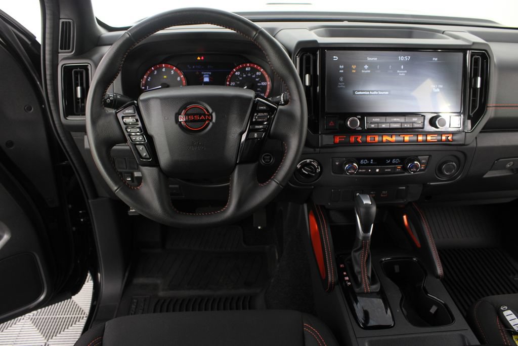 Used 2025 Nissan Frontier PRO-4X AWD/4WD image 10