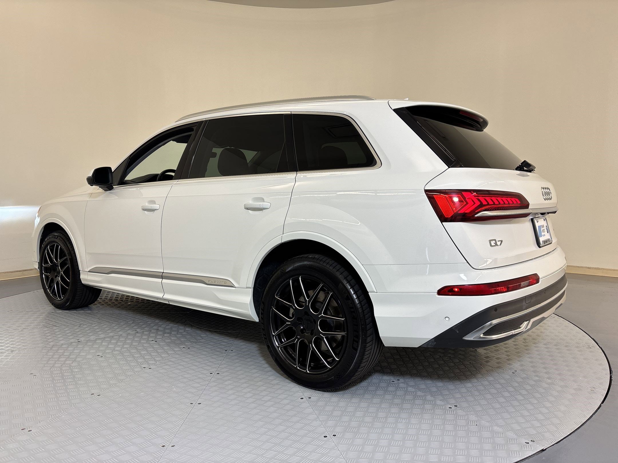 Used 2023 Audi Q7 3.0T Premium Plus AWD/4WD image 3