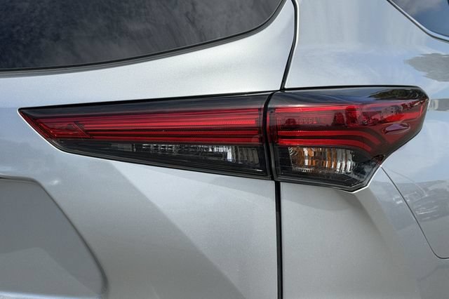 Used 2023 Toyota Highlander XLE FWD image 43