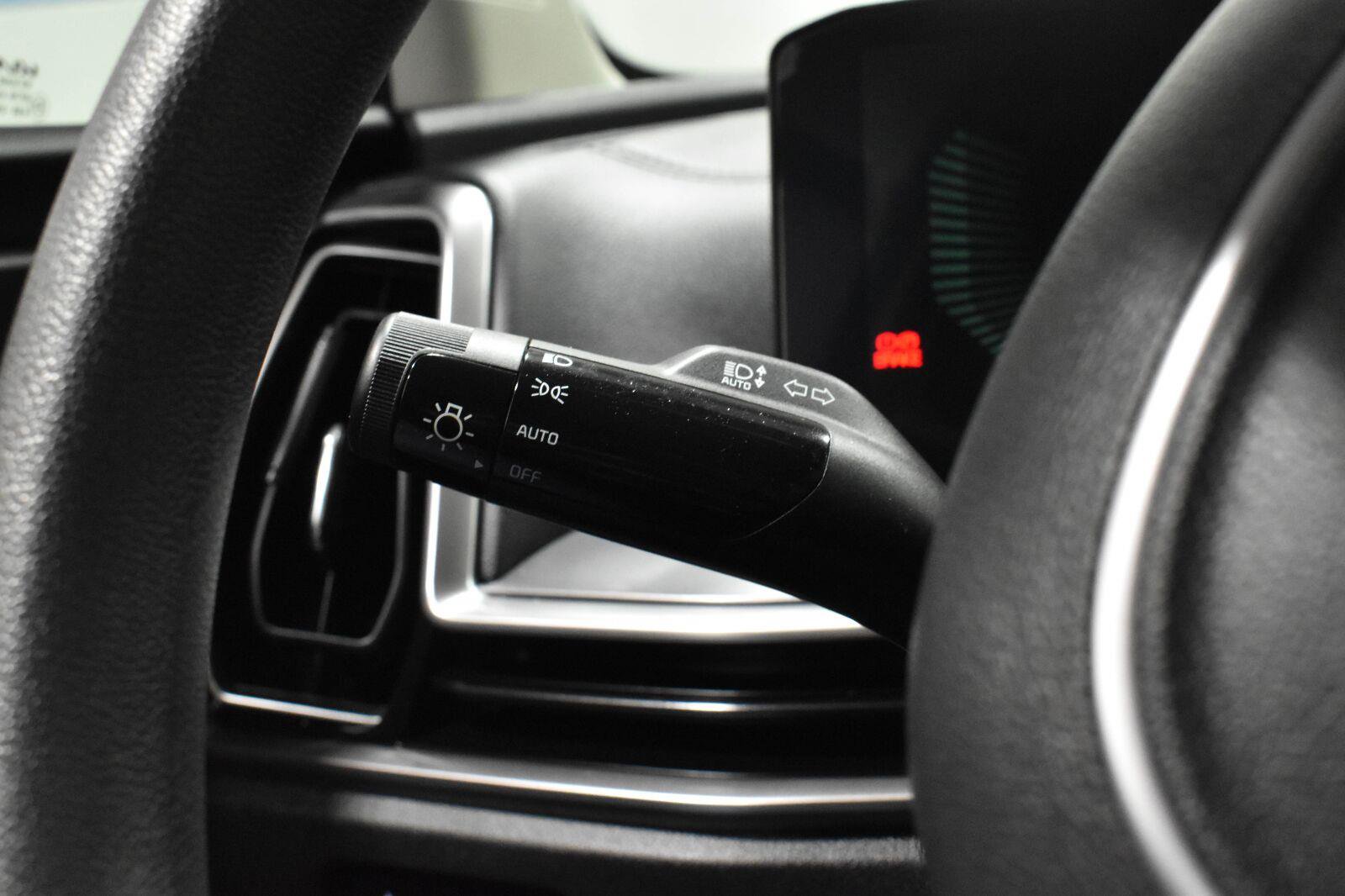 Used 2025 Kia Sorento LX FWD image 12