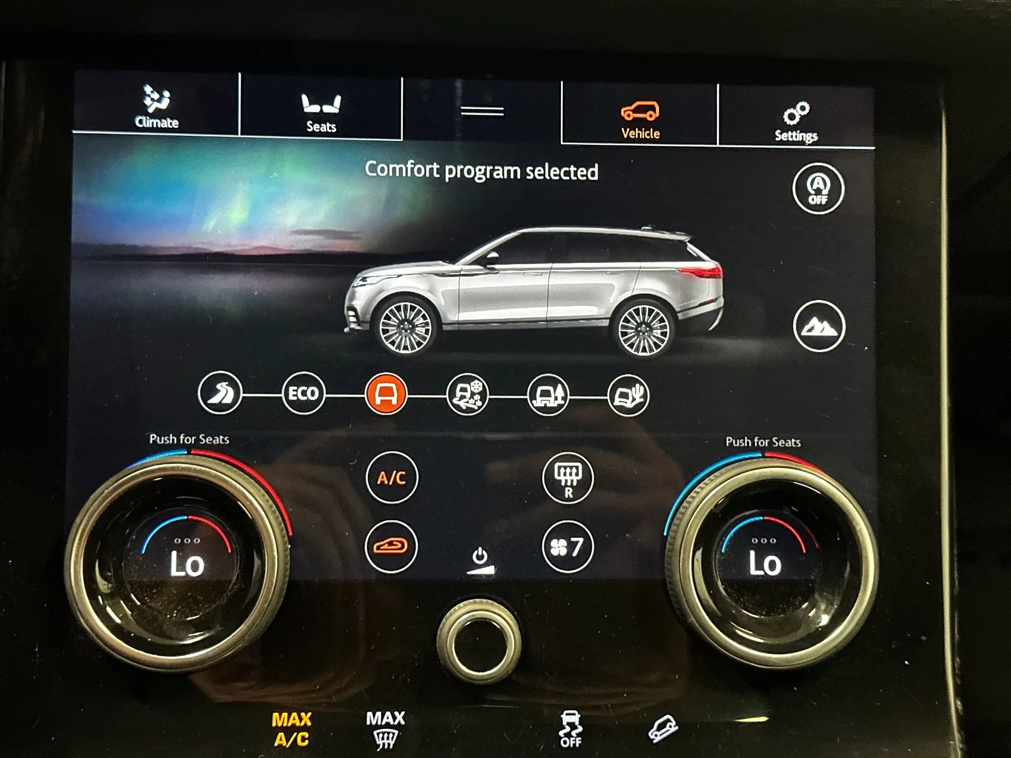 Used 2019 Land Rover Range Rover Velar R-Dynamic SE image 41
