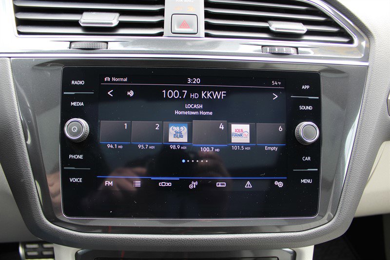 Used 2022 Volkswagen Tiguan SE R-Line image 9