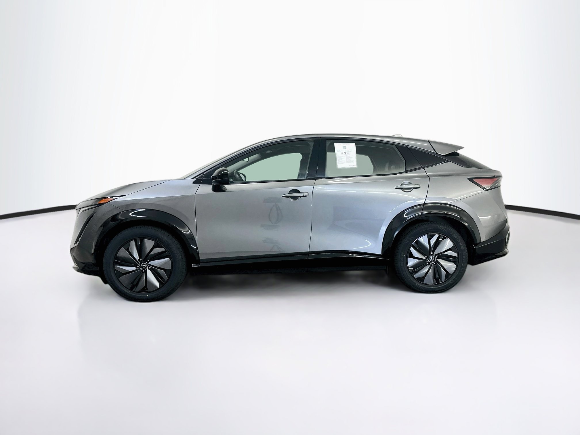 Used 2023 Nissan Ariya AWD image 4