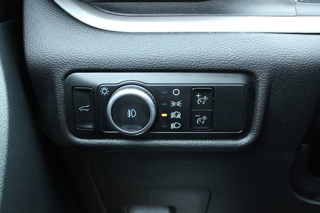 Used 2024 Ford Explorer XLT w/ Equipment Group 202A image 32