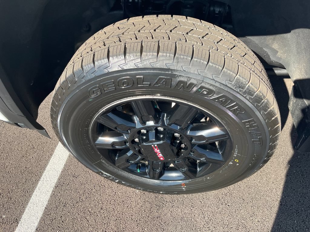 Used 2025 GMC Sierra 2500 AT4 w/ AT4 Premium Plus Package AWD/4WD image 9