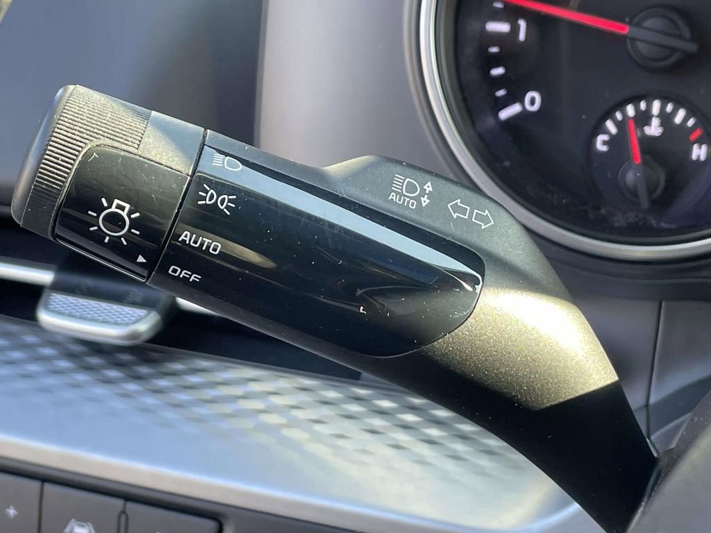 Used 2024 Kia Carnival LX image 23